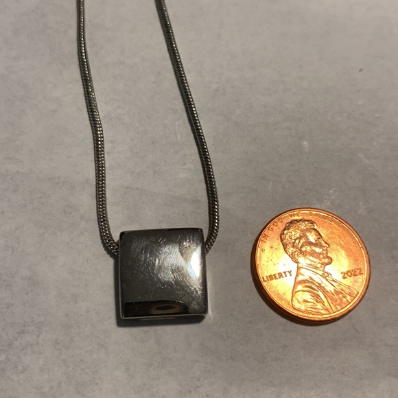 Silver square slider necklace - Picture 3 of 4